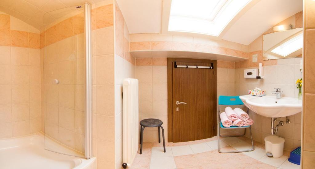 Pension Tina Neustift im Stubaital Habitación foto